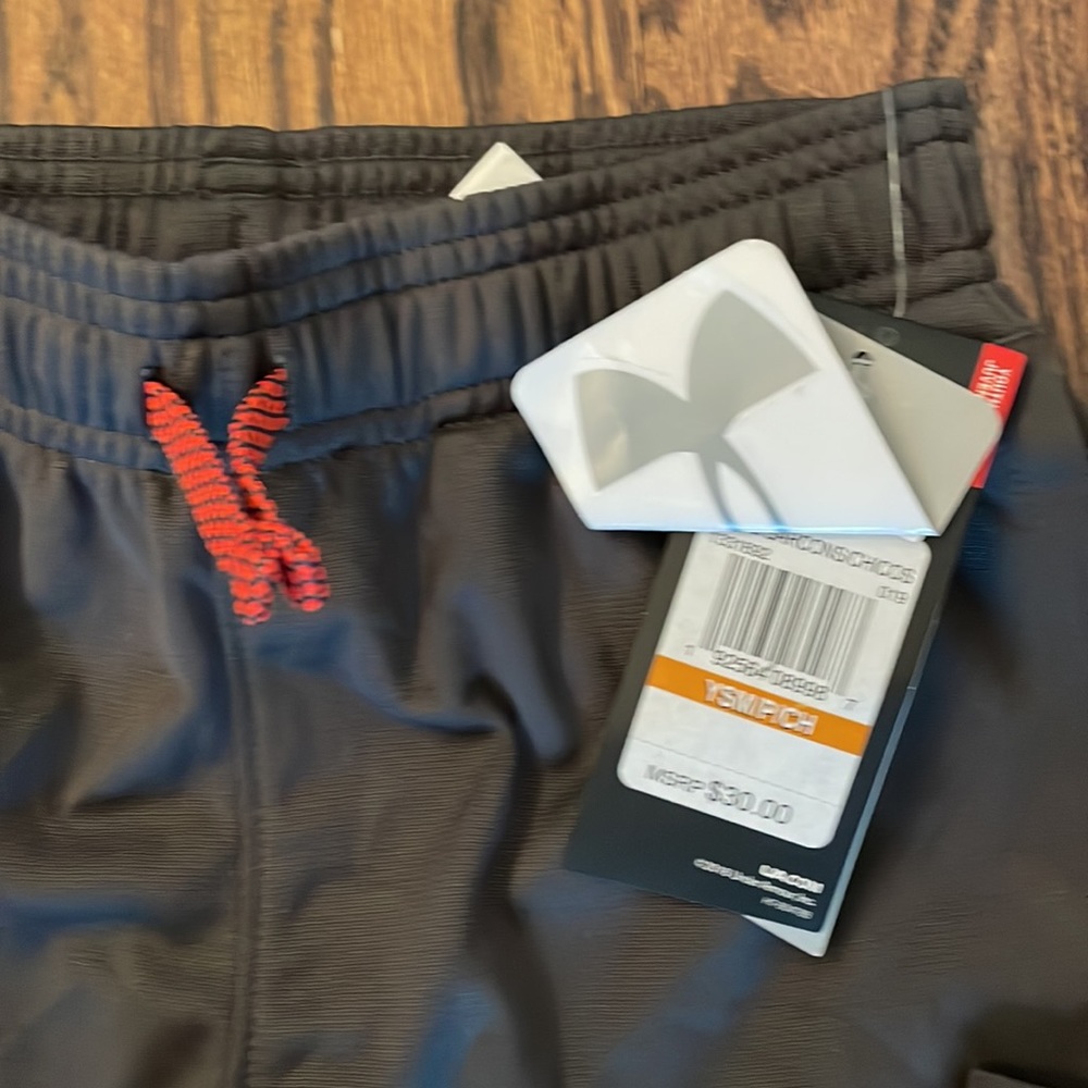 Under Armour boys, joggers size small with tags - Picture 2 of 4